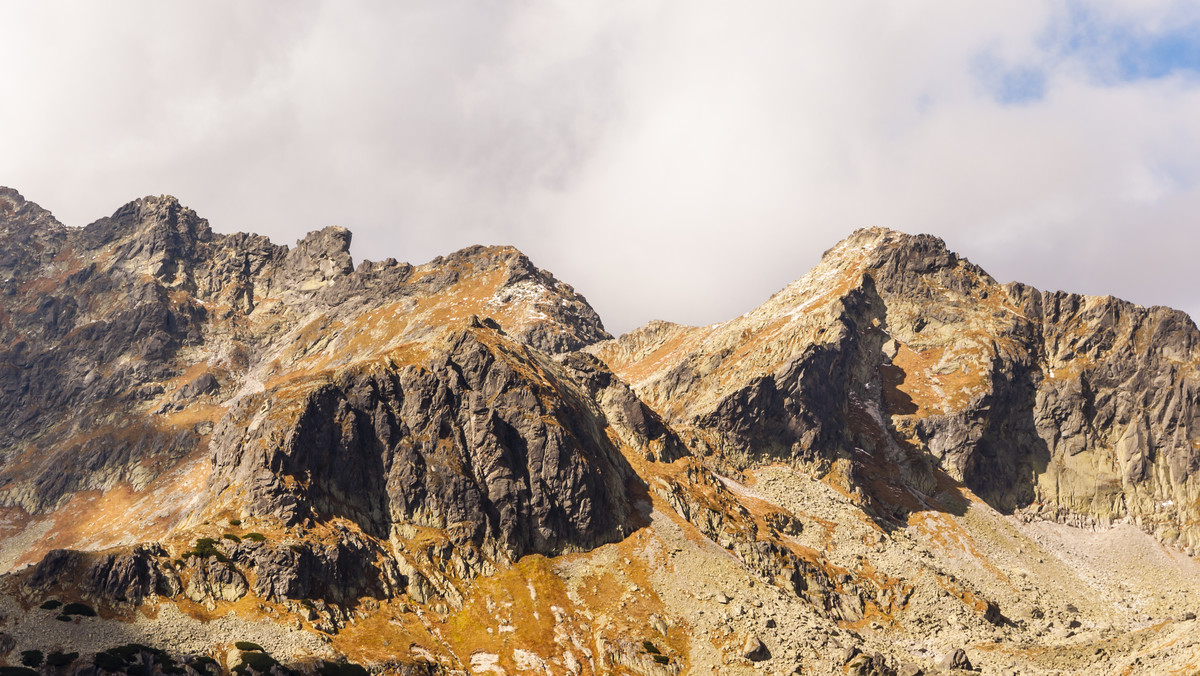 Tatry. Ratownicy sprowadzili z Zawratu Litwinów. Byli nieprzygotowani