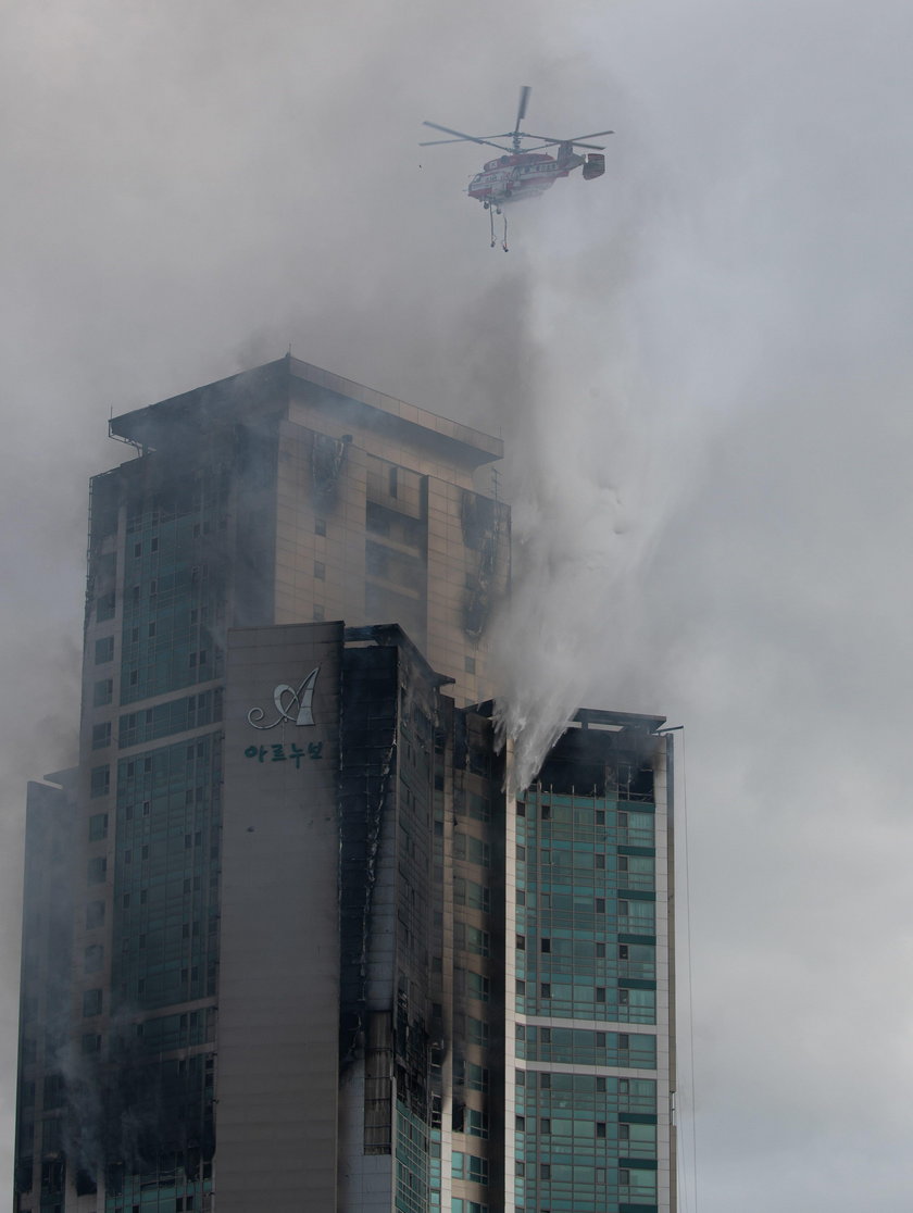 Fire at apartment building in Ulsan