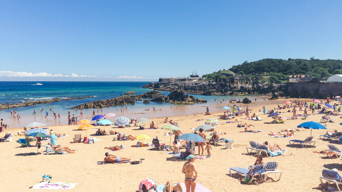 Hiszpania ukarze turystów sikających do morza. Ale nie tylko