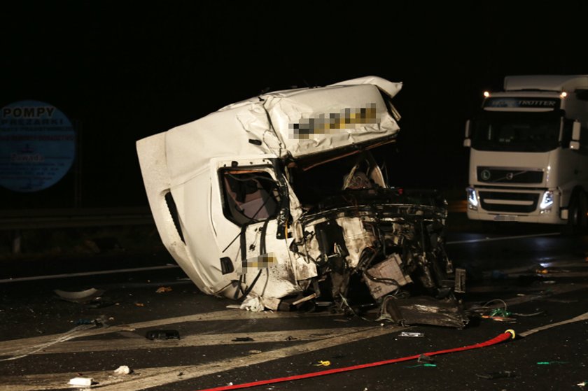 Wypadek pod Zieloną Górą. Zderzyły się dwie ciężarówki