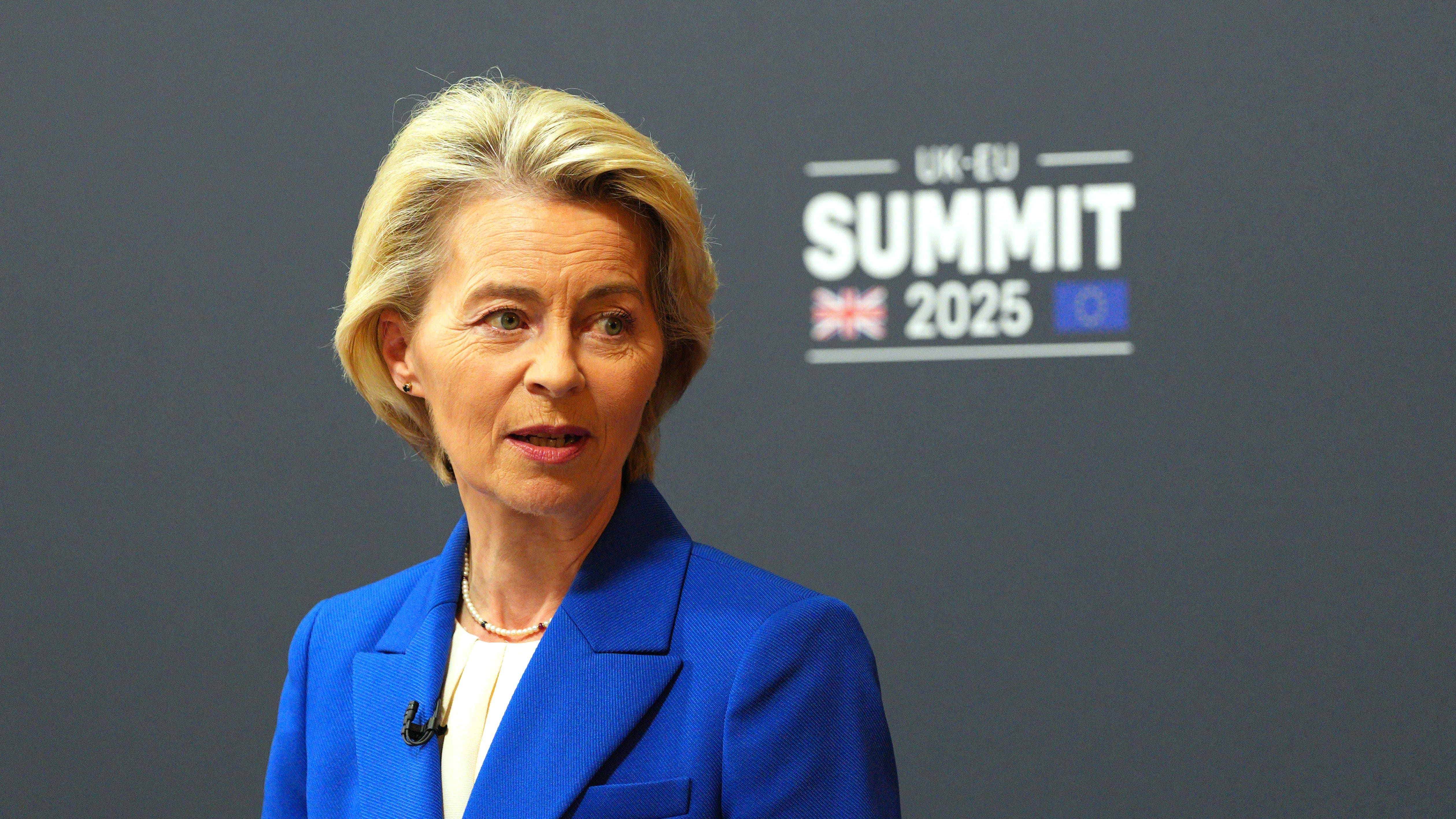 Von der Leyen meets Swinney in Scotland before Trump talks