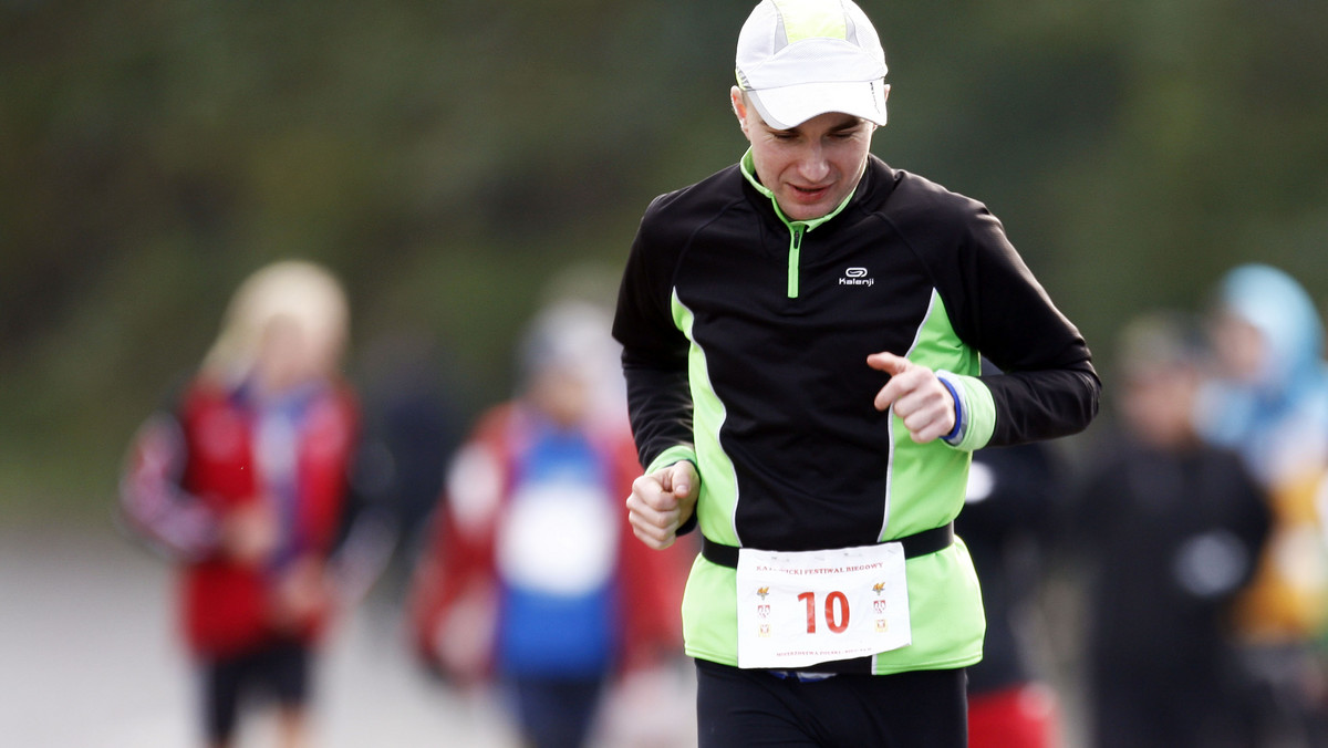 Andrzej Radzikowski jest pierwszym Polakiem, który wygrał Spartathlon – 246-kilometrowy ultramaraton śladami Filippidesa, z Aten do Sparty. 35-letni biegacz dotarł na metę – pod pomnik króla Leonidasa – w sobotę przed świtem, po 23 godzinach morderczych zmagań.