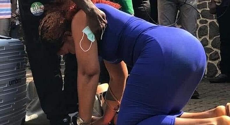Wife of Sierra Leone footballer Musa Kama seen kissing husband’s legs and praying ahead of AFCON