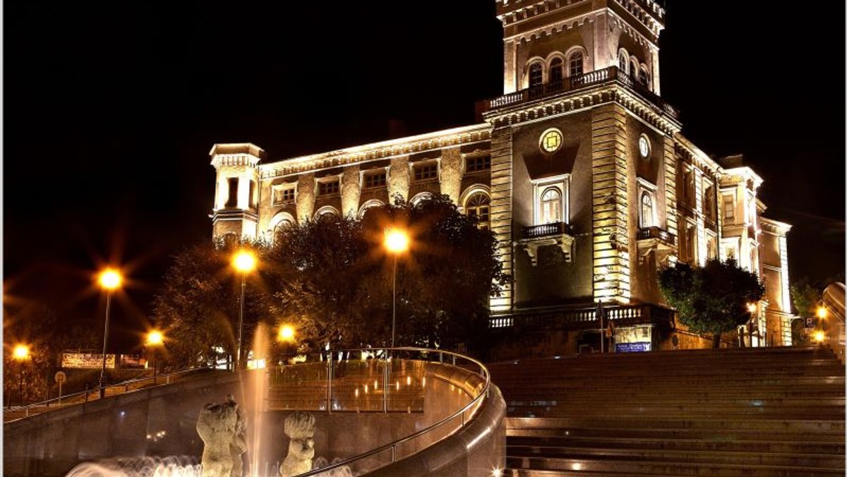 Relikty mieszkalnej półziemianki znaleźli i zbadali badacze z bielskiego muzeum podczas prac na wzgórzu zamkowym w centrum Bielska-Białej. Archeolog Bogusław Chorąży powiedział PAP, że obiekt pochodzi sprzed 1210 roku, czyli jest starszy niż Bielsko.