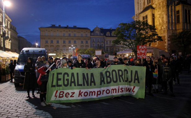 Protest pod hasłem Ani jednej więcej na Rynku Głównym w Krakowie