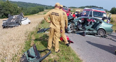 Tragiczne zderzenie dwóch bmw na Podkarpaciu. Zginął młody kierowca, wielu rannych