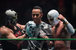 Lewis Hamilton został... zapaśnikiem. WIDEO