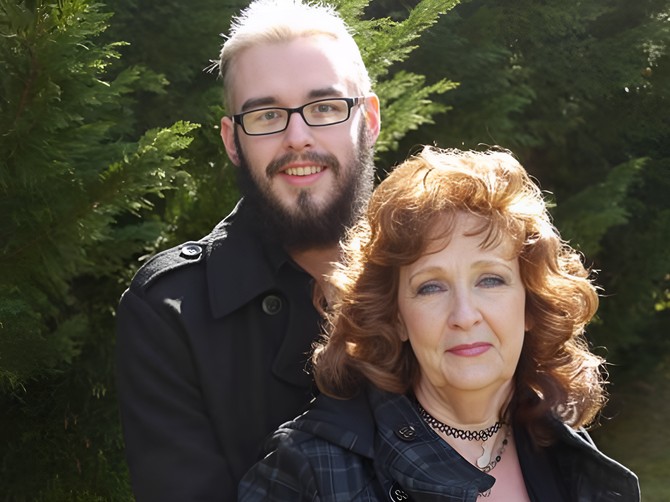 On je imao 17, a ona 70 godina kada su se upoznali na sahrani i 20 dana kasnije venčali