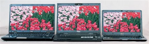 Matryca o przekątnej 16" w MSI CR 600 (po lewo) jest nieco większa od tej z Fujitsu (15,4" - po środku), jednak z uwagi na inne proporcje ekranu jest szersza i niższa. Acer Aspire z ekranem 13,3" (po prawo) to najmniejsze urządzenie z testu