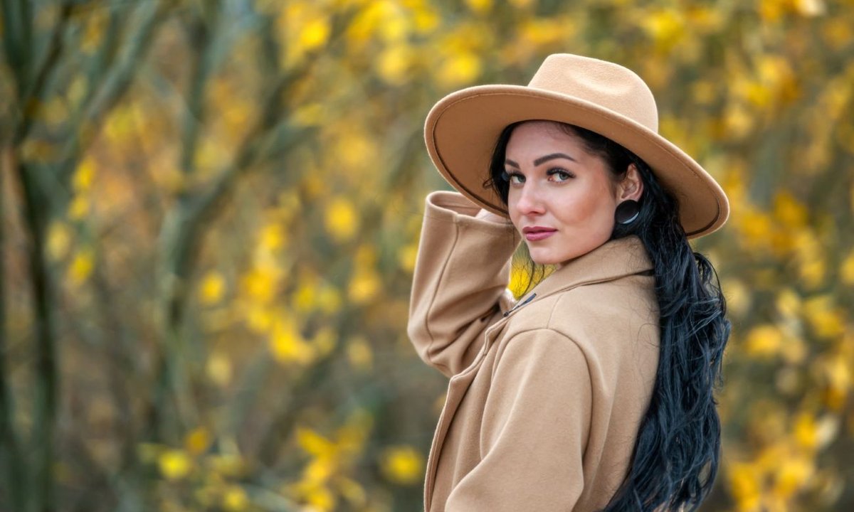 Stylowe warstwy na chłodniejsze dni – jak ubierać się jesienią?