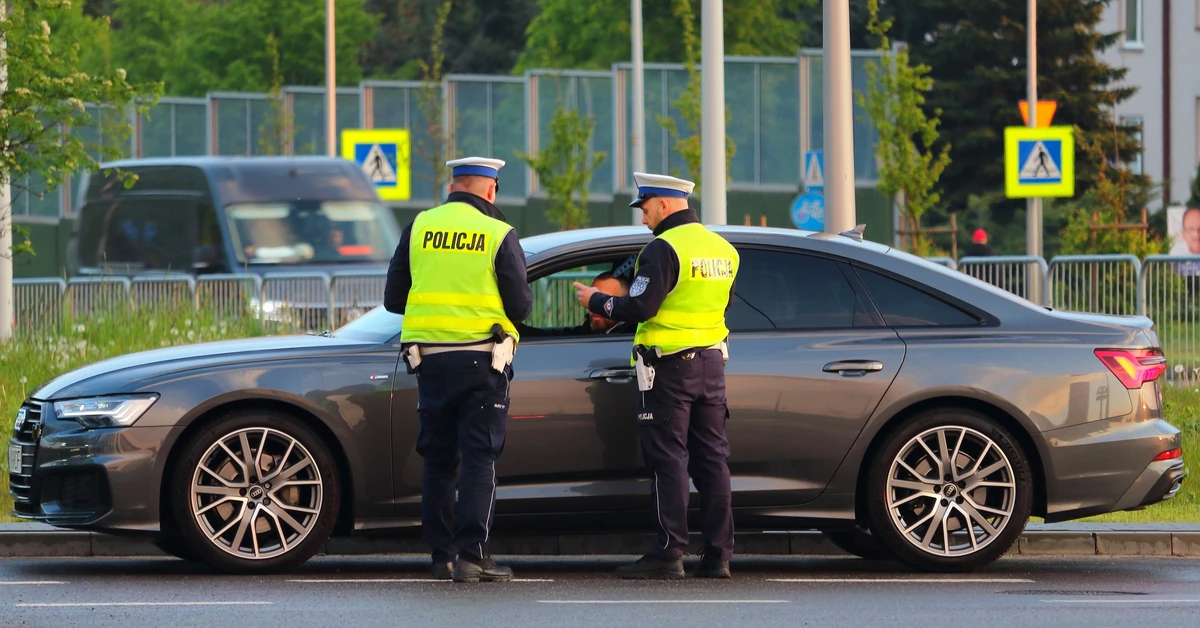 Akcja Znicz. Ponad 5 tysięcy policjantów będzie kontrolować prędkość pojazdów i trzeźwość kierowców