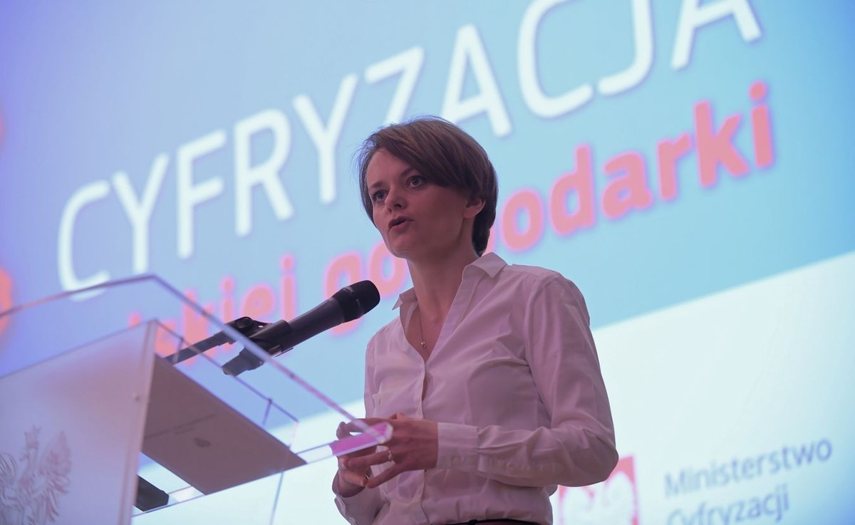 Minister przedsiębiorczości i technologii Jadwiga Emilewicz podczas otwarcia kongresu "Cyfryzacja polskiej gospodarki"