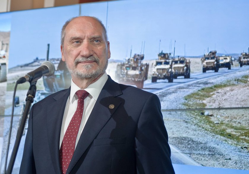 Macierewicz zdecydował! Śmigłowce ratunkowe znikają znad morza