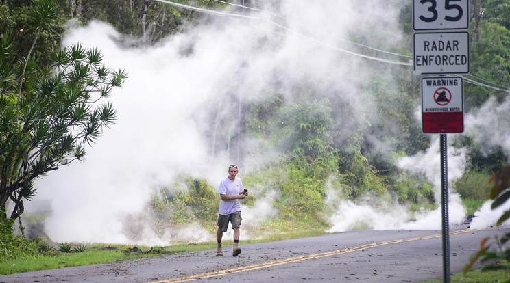 Az utcákon hömpölyög
a láva és
a fojtogató gáz / Fotó: AFP
