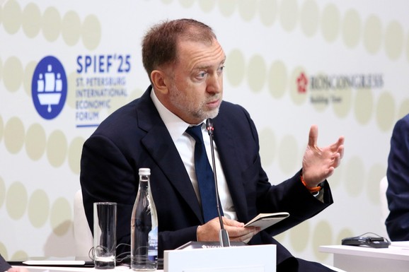 Rusi će raditi 12 sati dnevno, 6 dana u nedelji?! Deripaska upozorava: "Samo to može da nas izvuče iz ekonomske krize"