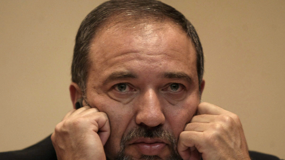 Izraelski minister spraw zagranicznych Awigdor Lieberman uznał, że z Palestyńczykami należy szukać porozumienia przejściowego. Z kolei premier Izraela Benjamin Netanjahu podkreślił, że nie jest to oficjalne stanowisko rządu.