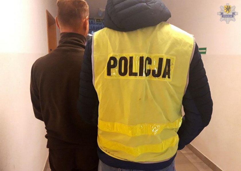 Chciał porwać 15-latkę z przystanku. Policja zatrzymała podejrzanego