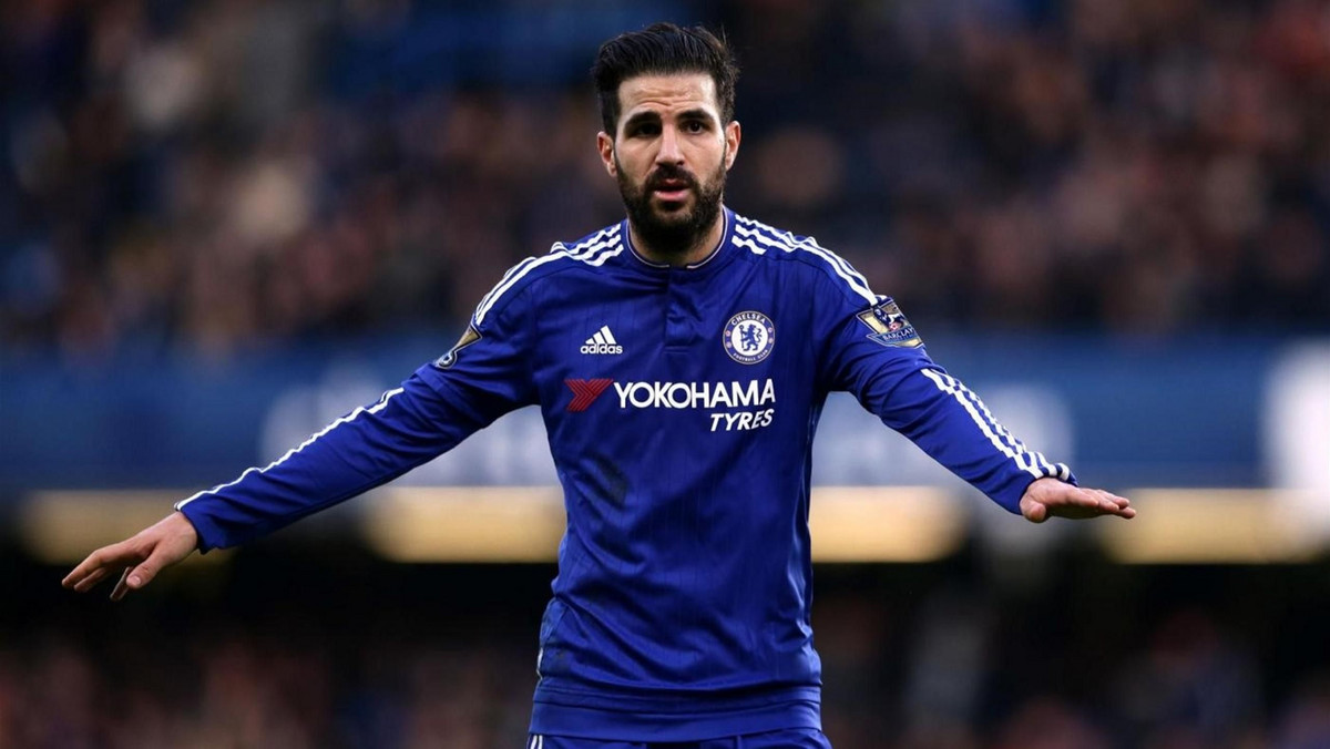 Ofensywny pomocnik Chelsea Cesc Fabregas zdaniem mediów na Wyspach Brytyjskich jeszcze w letnim oknie transferowym zmieni pracodawcę. Zawodnik nie cieszy się zaufaniem nowego menedżera The Blues Antonio Contego. Jednak piłkarz twierdzi, że Włoch nie powiedział mu, że powinien szukać nowego klubu i dalej ma zamiar dawać z siebie wszystko na treningach i w meczach.