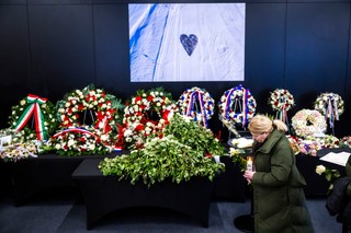 Szwajcaria w żałobie i wściekłości. Właściciel baru aresztowany, na jaw wychodzą rażące zaniedbania