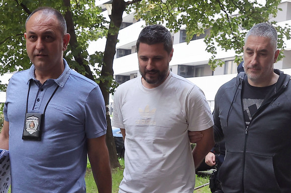(FOTO) U ISCEPANOJ MAJICI, PRLJAV Pogledajte kako izgleda Marko Miljković 40 sati nakon hapšenja na Bežanijskoj kosi