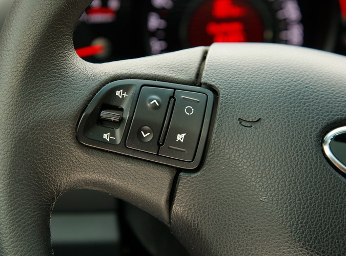 Nowa Kia Sportage to samochód, który swoimi atutami skusił już ponad 3300 Polaków. My sprawdziliśmy w teście wady i zalety tego modelu.