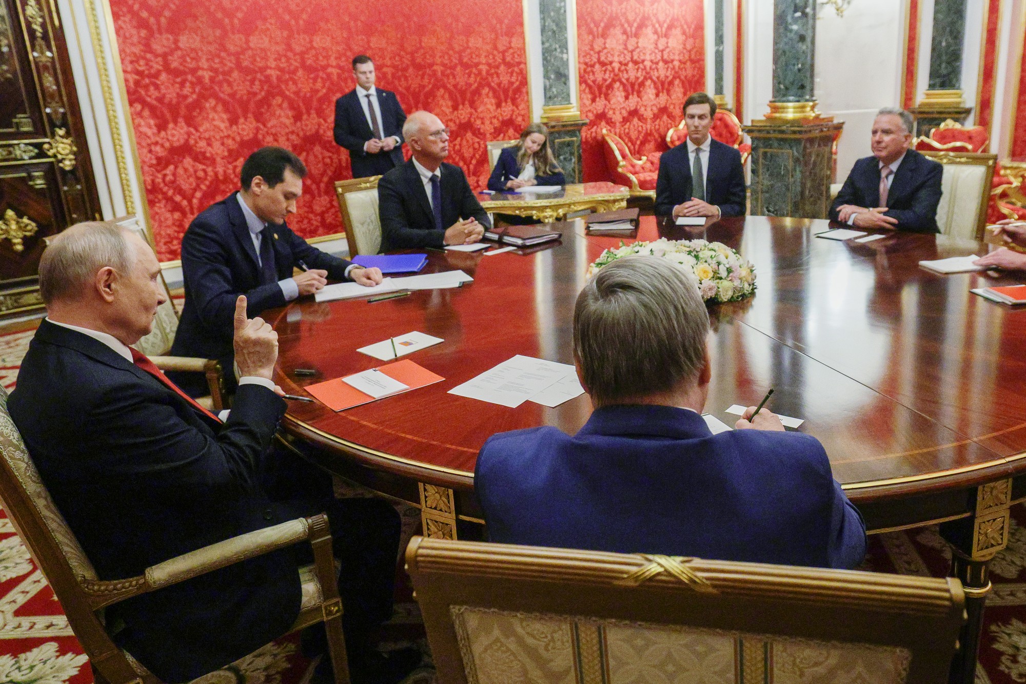 Vladimir Putin sa stretol s vyslancami USA. 