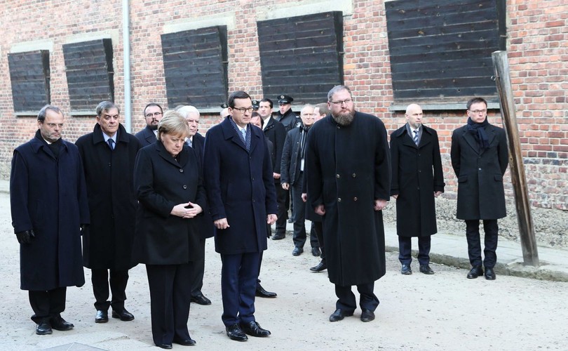 Angela Merkel i Mateusz Morawiecki  w Oświęcimiu