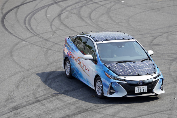 Toyota Prius wyposażona w system ładowania słonecznego