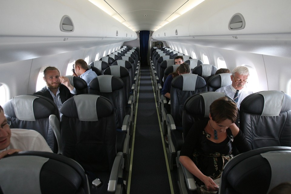 WARSZAWA PREMIER RZĄDOWY EMBRAER 175 PIERWSZY LOT