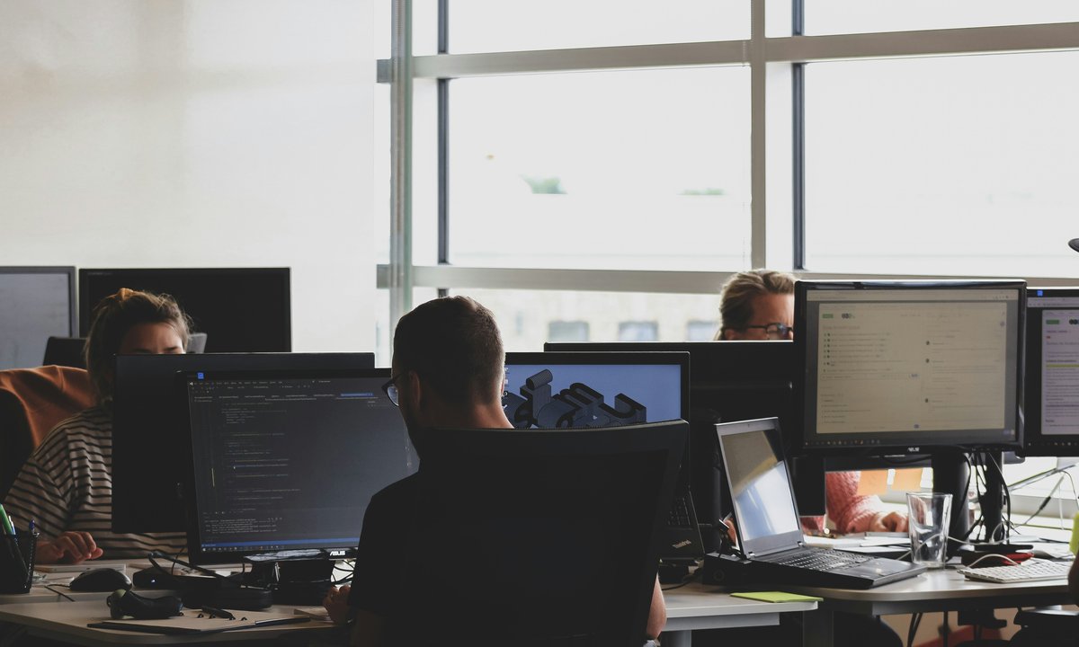 "Workslop" dotyczy coraz więcej pracowników. Koszty po stronie pracodawców