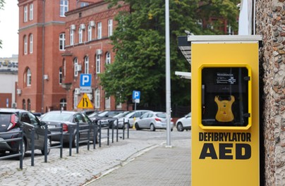 Na paczkomatach są urządzenia ratujące życie!