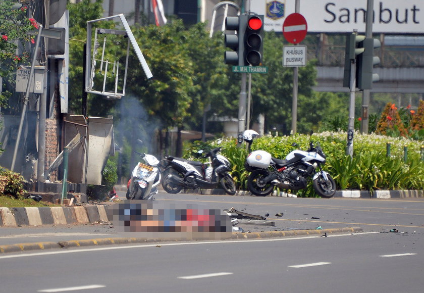  Indonezja. Eksplozje i strzały w centrum Dżakarty