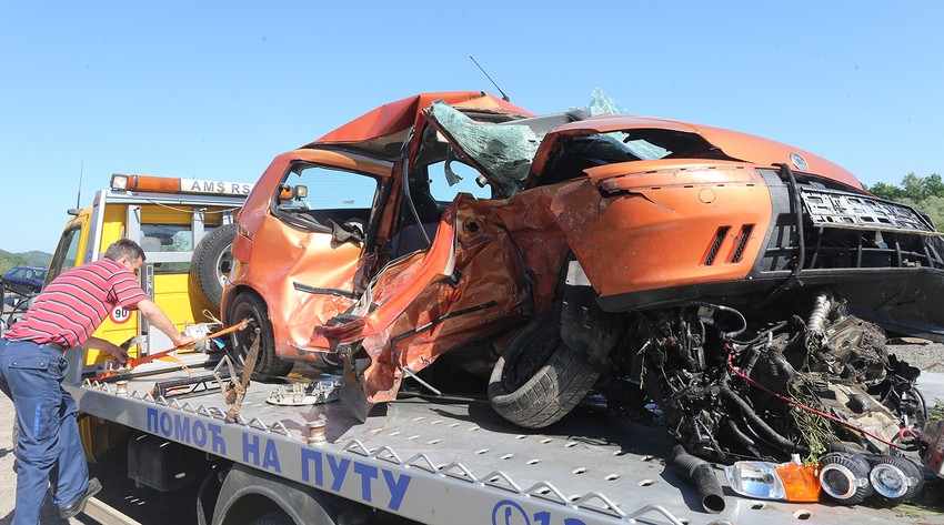 Dve devojke poginule su prekjuče u direktnom sudaru