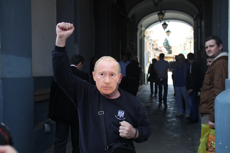 Čovek sa maskom Putina