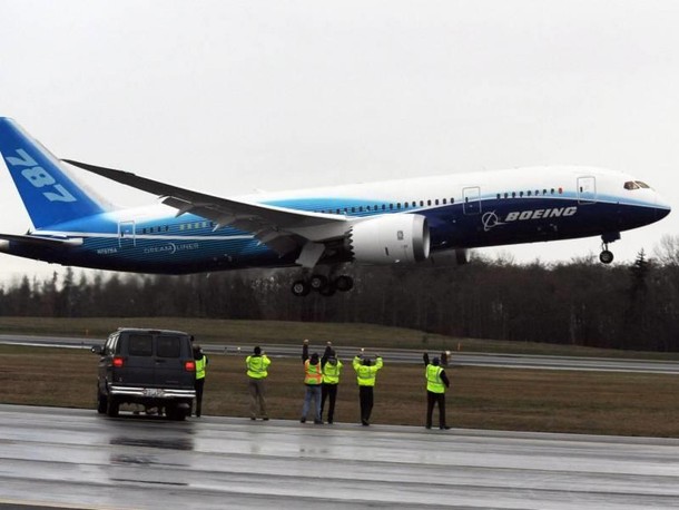 Boeing 787 Dreamliner 10 startuje