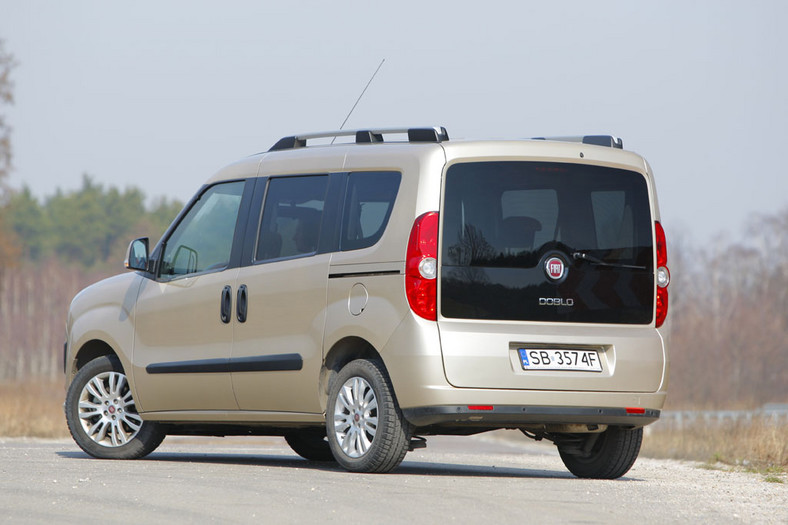 Fiat Doblo: Szminkowany van