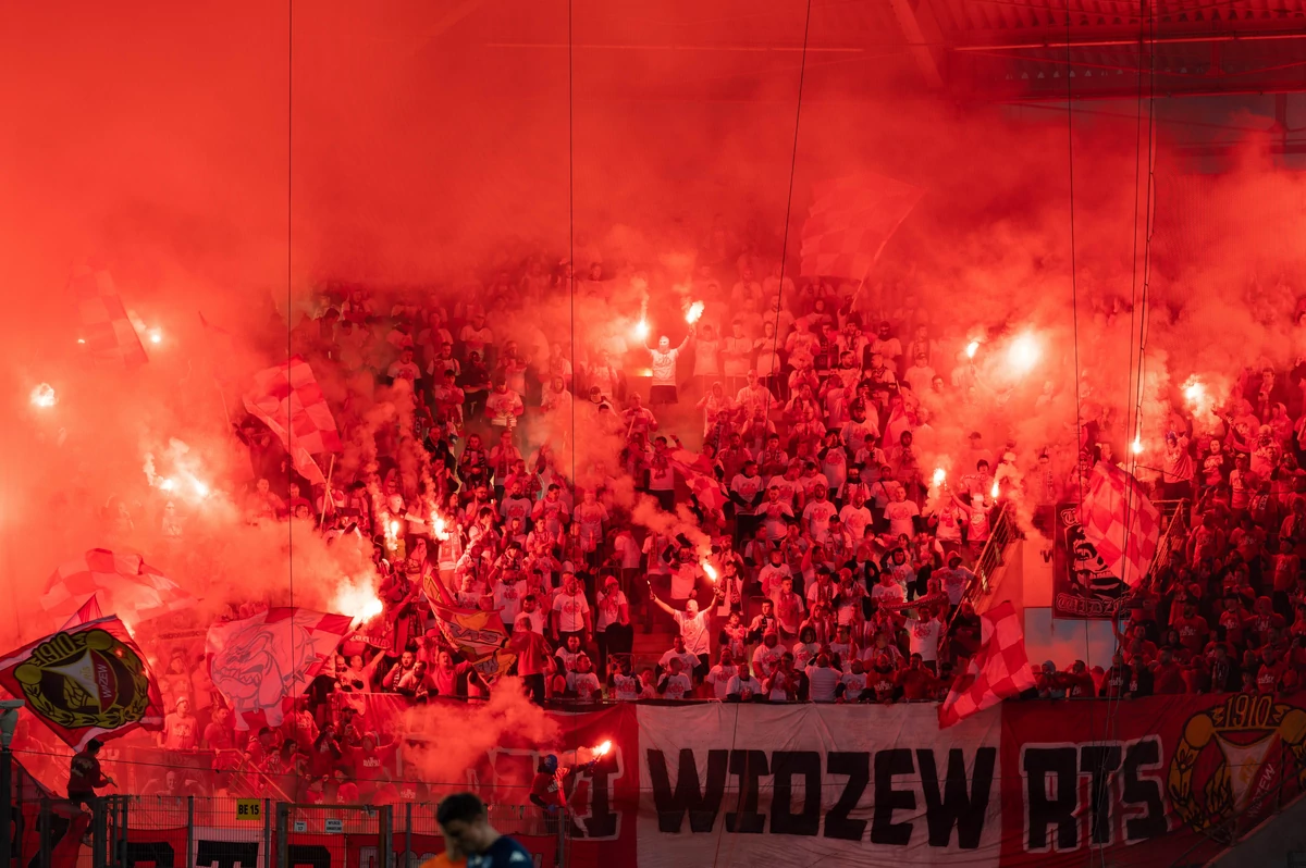  Wstyd, hańba i kompromitacja. Kibice Widzewa wywiesili flagę CSKA Moskwa FOTO