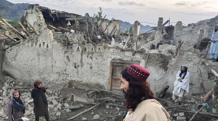 Majdnem 1000 emberi életet követelő földrengés rázta meg Afganisztánt/ Fotó: Afganisztán-MTI AP Bahtar Hírügynöksé