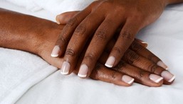 1 fast, natural way to lighten dark knuckles