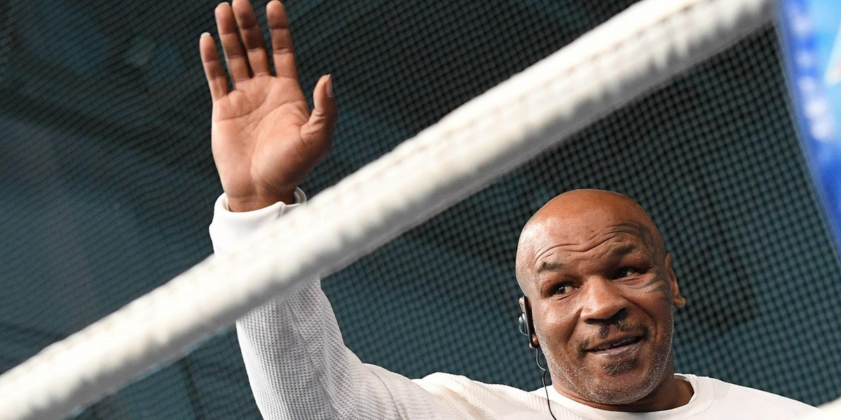Mike Tyson zmierzy się z Royem Jonesem Jr.