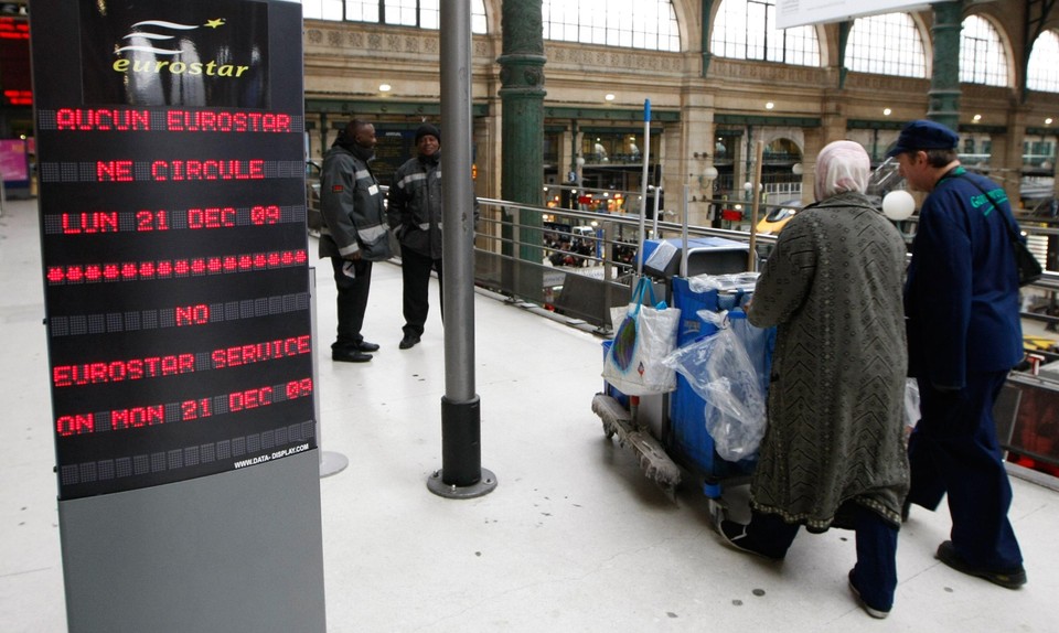 2009-12-21T160355Z_01_PAR08_RTRIDSP_3_FRANCE-EUROSTAR.jpg