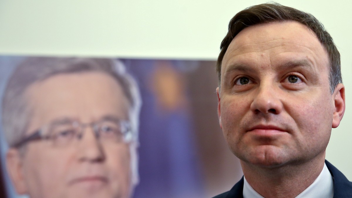 Kandydat PiS na prezydenta Andrzej Duda przekonywał dziś do powołania rzecznika klientów banków. Według niego KNF powinna dążyć do obniżenia opłat bankowych. Duda przekonywał też, że od wielu lat państwo jest bezradne wobec dużych instytucji finansowych.