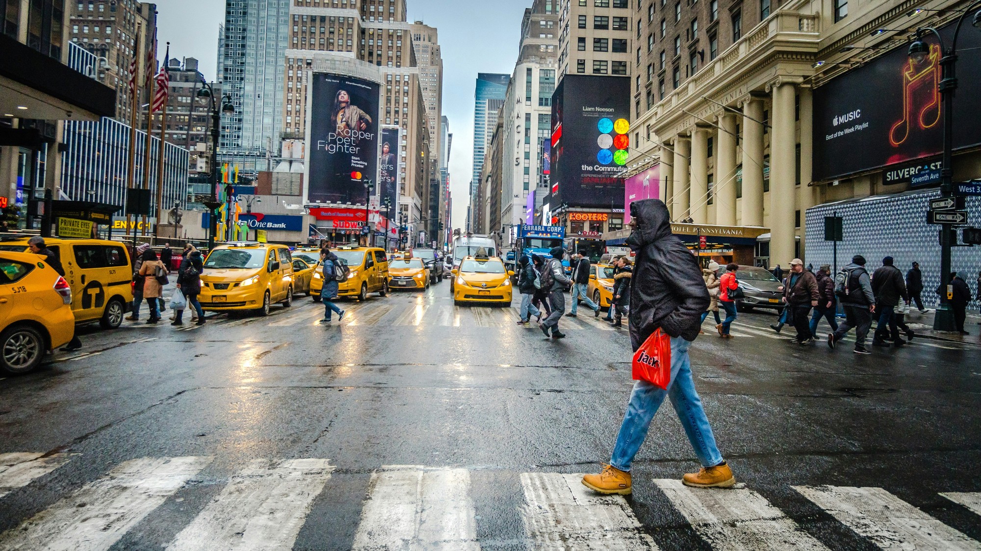 Newyorčanov trápia vysoké životné náklady a dlhé dochádzanie.