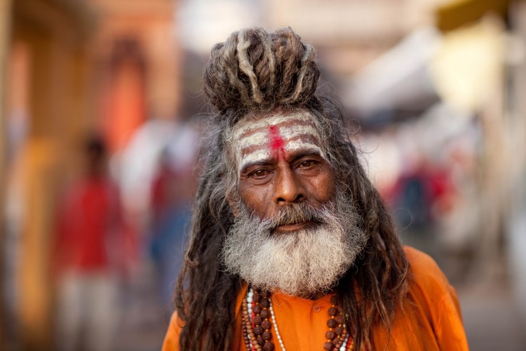 Sadhu, w Varanasi, Indie, autor: Pierre-Emmanuel BOITON, licencja: Creative Commons Attribution-Share Alike 3.0 Unported, 2.5 Generic, 2.0 Generic and 1.0 Generic