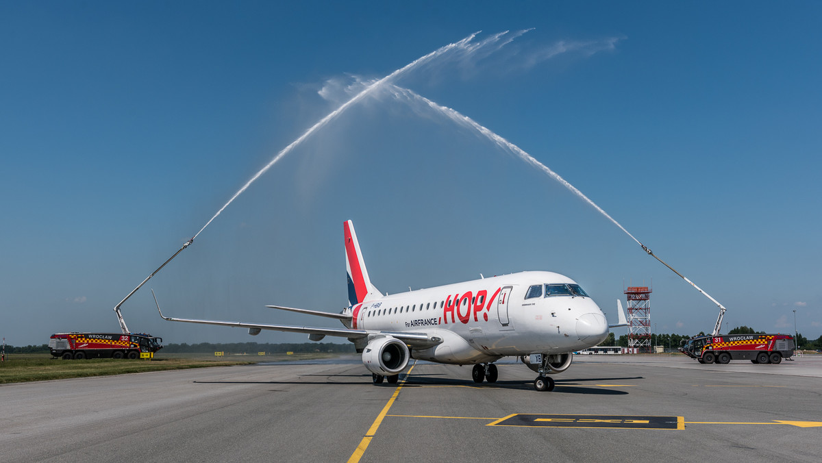 Dziś przed południem we Wrocławiu-Strachowicach – w porcie lotniczym im. Mikołaja Kopernika wylądował pierwszy samolot rejsowy Air France. Francuska linia będzie obsługiwać trasę Wrocław - Paryż 7 razy w tygodniu.