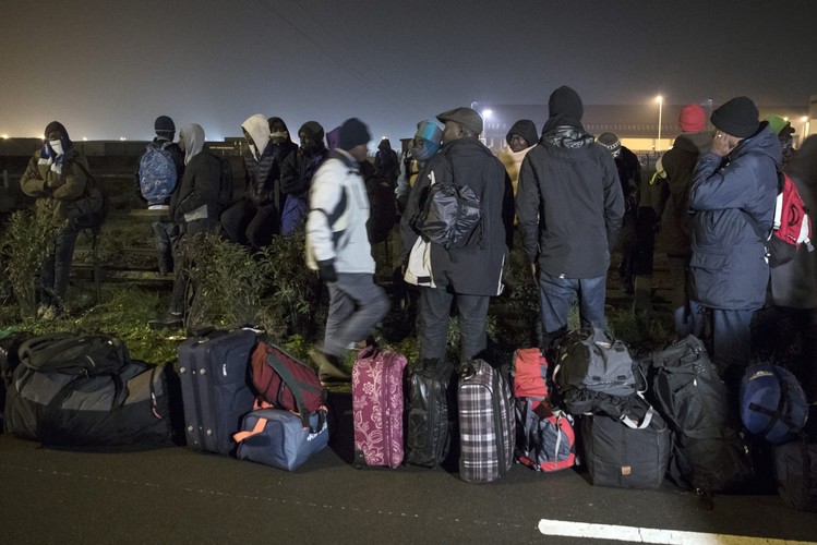 Likwidacja obozowiska migrantów w Calais, zwanego 'dżunglą'