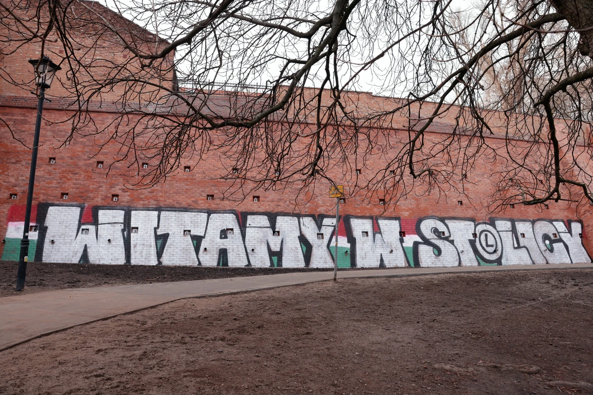 Głupota i wandalizm. Kibice Legii Warszawa zdewastowali XVII-wieczny zabytek