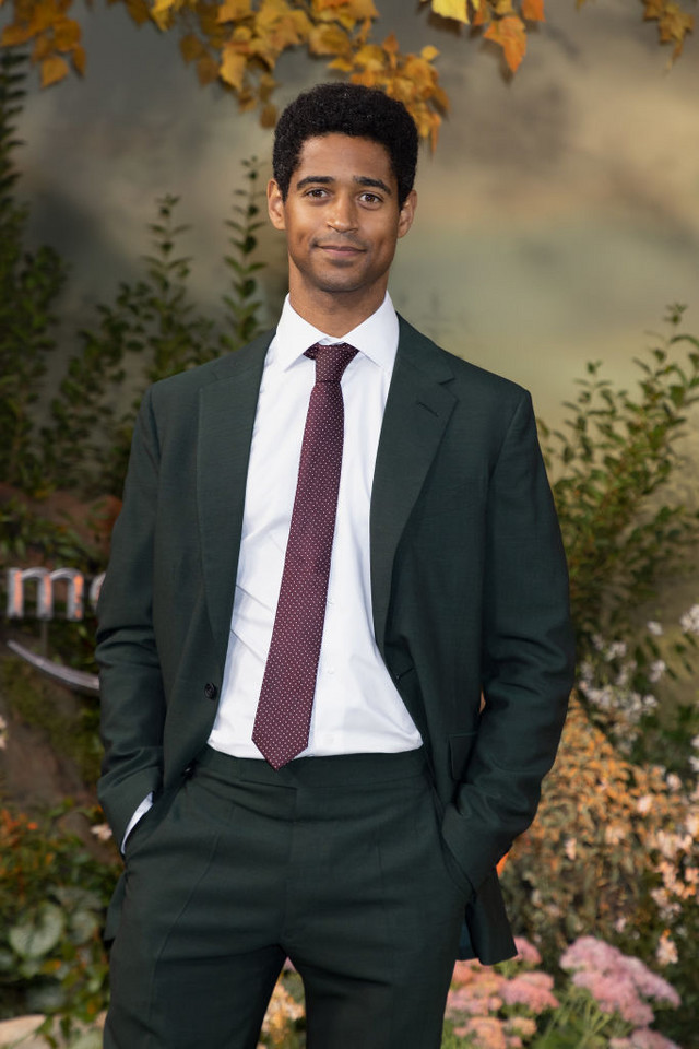 Alfie Enoch (Dean Thomas)