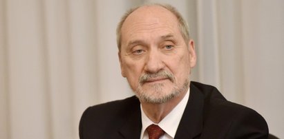 Macierewicz znów o Smoleńsku. W TVP tego nie pokazali