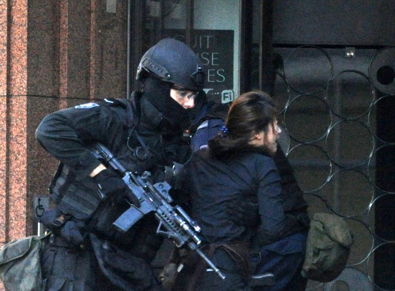 Szturm policji na kawiarnię w Sydney